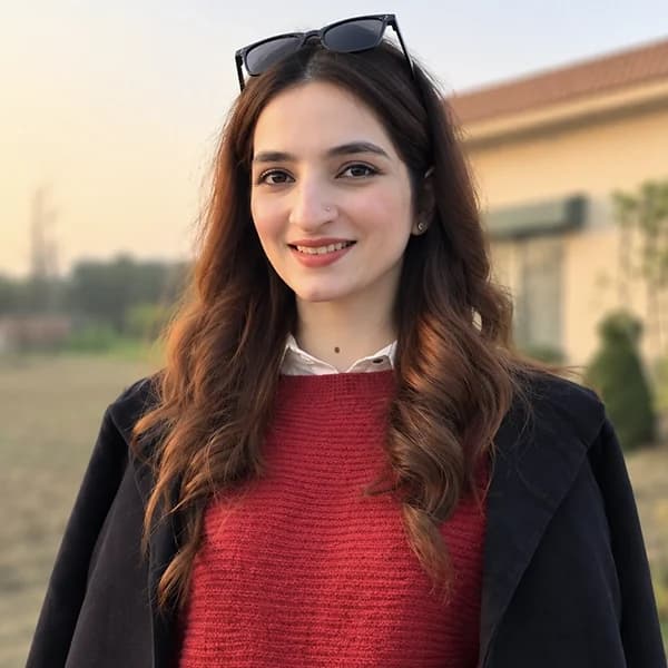 Portrait of Mahnoor, Social Media Manager at HMD Publishing